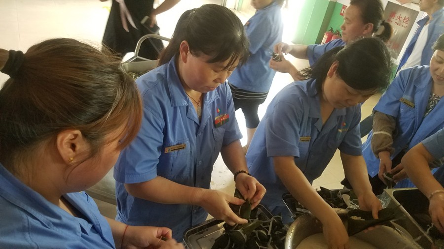 集团开展“我们的节日——端午节包粽子”比赛 第 2 张 集团开展“我们的节日——端午节包粽子”比赛 第 2 张