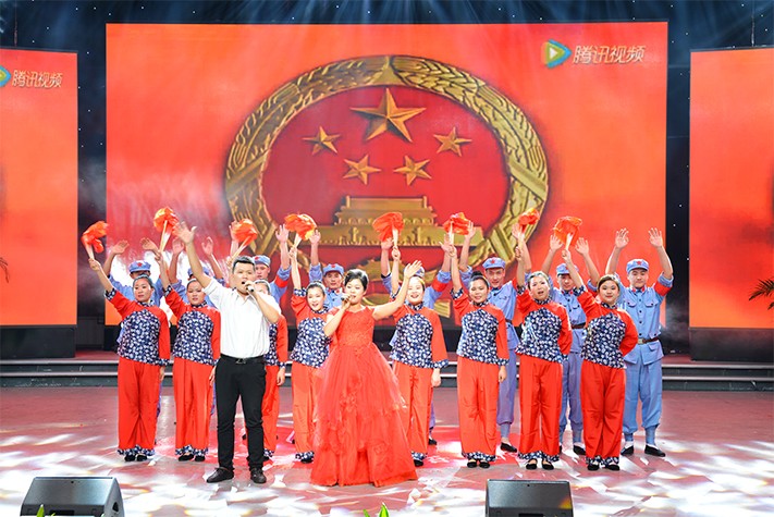 临沂新华庆祝改革开放40周年文艺汇演暨2018年授牌典礼隆重举行 第 5 张 临沂新华庆祝改革开放40周年文艺汇演暨2018年授牌典礼隆重举行 第 5 张