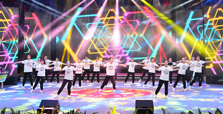 临沂新华庆祝改革开放40周年文艺汇演暨2018年授牌典礼隆重举行 第 6 张 临沂新华庆祝改革开放40周年文艺汇演暨2018年授牌典礼隆重举行 第 6 张