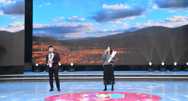 临沂新华庆祝改革开放40周年文艺汇演暨2018年授牌典礼隆重举行 第 7 张 临沂新华庆祝改革开放40周年文艺汇演暨2018年授牌典礼隆重举行 第 7 张