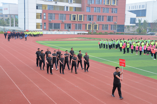 “团结拼搏，打造百年新华” 临沂新华二〇一八年春季田径运动会隆重举行 第 11 张